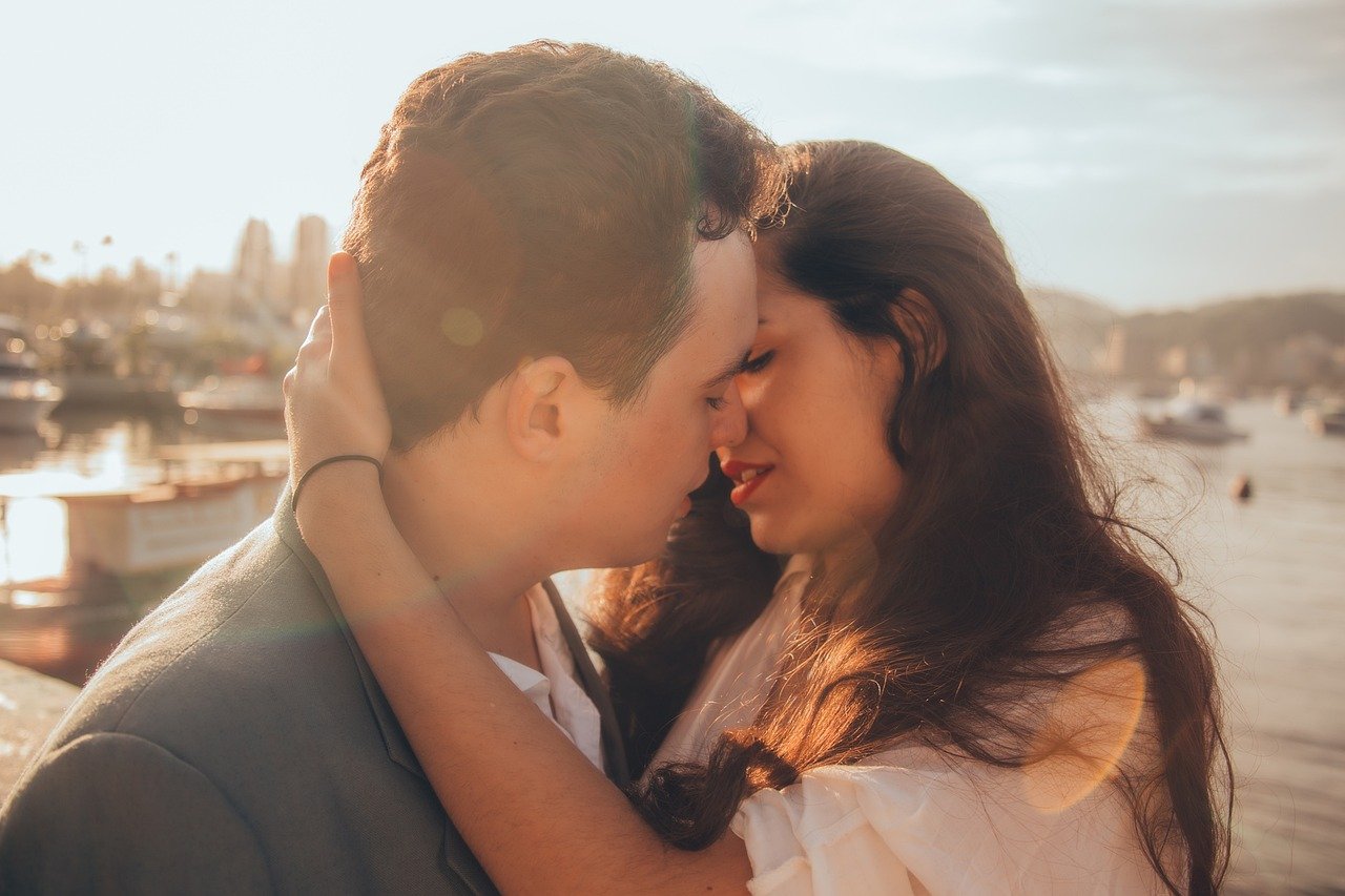 12 Great Ways to Meet Someone to Date in Real Life